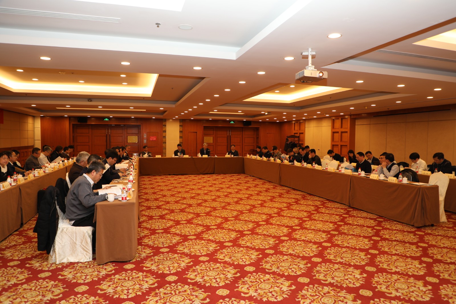 《硅酸盐学报》第八届编辑委员会第一次工作会议<span>(2023)</span>在京召开